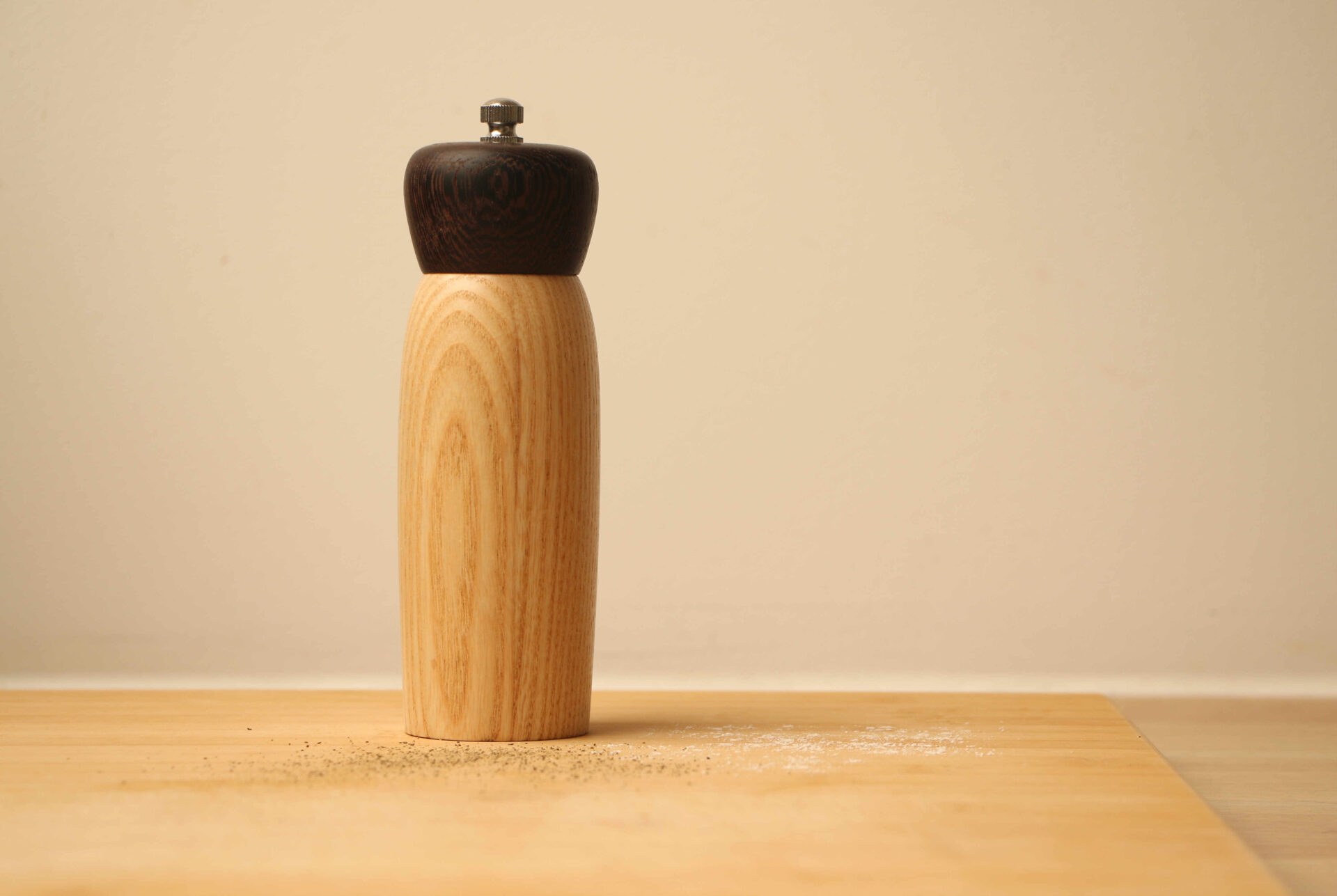 essenhouten en wengé kruidenmolen 16 cm